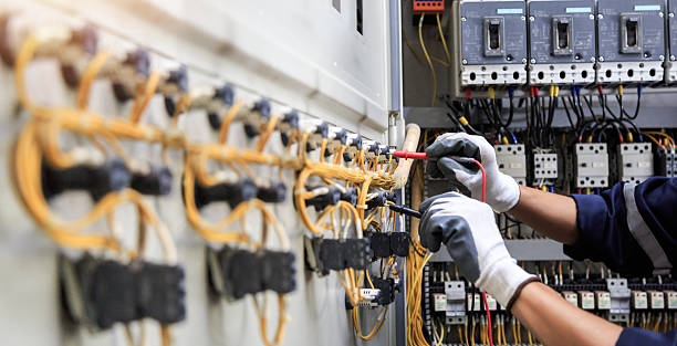 Professional Electrician technician working in Dunnavant, AL
